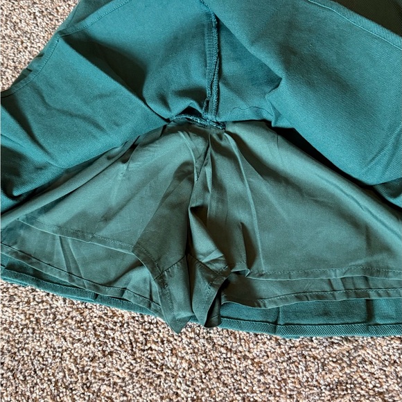 Green Pleated Mini Skirt / Skorts with Pockets - Picture 3 of 7